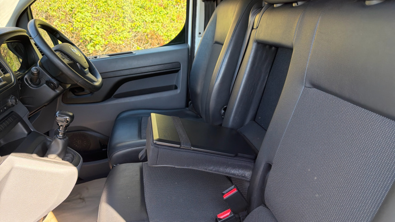 Vauxhall Vivaro L2 Diesel 2900 1.5d 100PS Sportive H1 Van